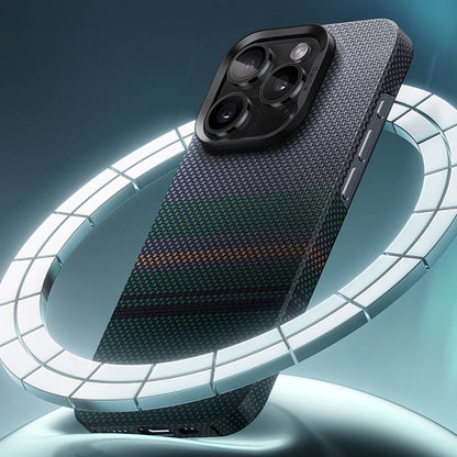 iPhone 15 Pro Max Kılıf M-safe Şarj Özellikli Karbon Fiber Tasarımlı Benks Aurora ArmorAir Kevlar Kapak