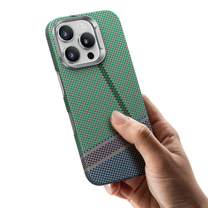iPhone 15 Pro Max Kılıf M-safe Şarj Özellikli Karbon Fiber Tasarımlı Benks Passion Green ArmorAir Kevlar Kapak