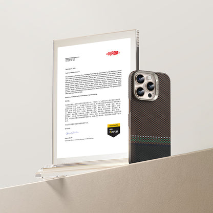 iPhone 15 Pro Max Kılıf M-safe Şarj Özellikli Karbon Fiber Tasarımlı Benks Prestige ArmorAir Kevlar Kapak