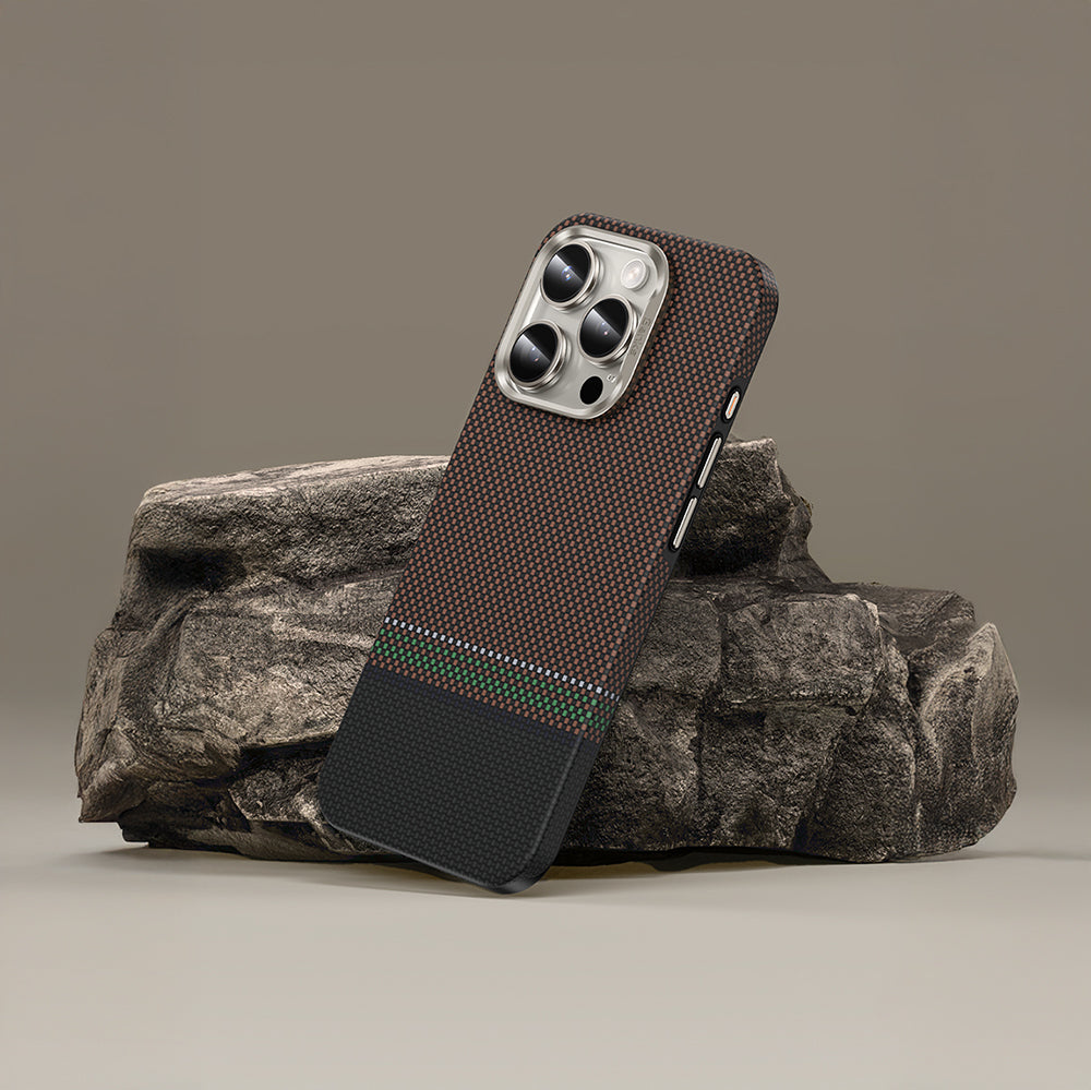 iPhone 15 Pro Max Kılıf M-safe Şarj Özellikli Karbon Fiber Tasarımlı Benks Prestige ArmorPro Kevlar Kapak