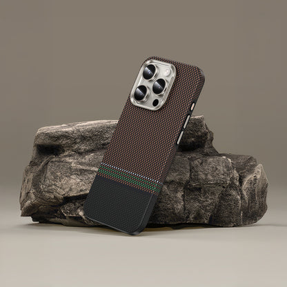 iPhone 15 Pro Max Kılıf M-safe Şarj Özellikli Karbon Fiber Tasarımlı Benks Prestige ArmorPro Kevlar Kapak