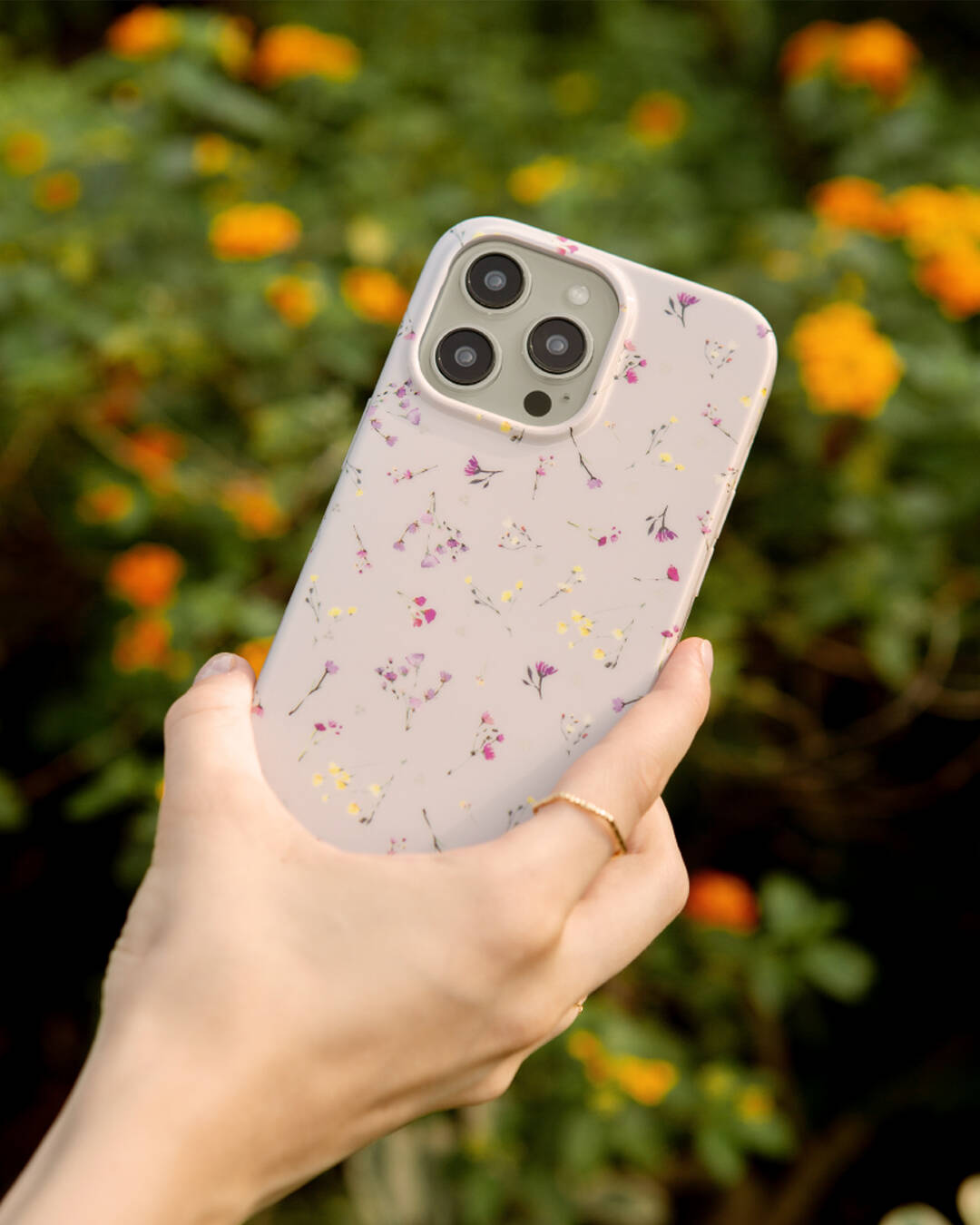 iPhone 15 Pro Max Kılıf Mini Çayır Çiçekleri Desenli Coehl Prairie Kapak
