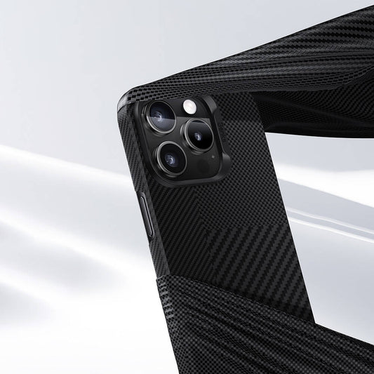 iPhone 16 Plus Kılıf M-safe Şarj Özellikli Karbon Fiber Benks Montage ArmorAir Kevlar Kapak