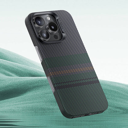 iPhone 16 Pro Kılıf M-safe Şarj Özellikli Karbon Fiber Tasarımlı Benks Aurora ArmorAir Kevlar Kapak