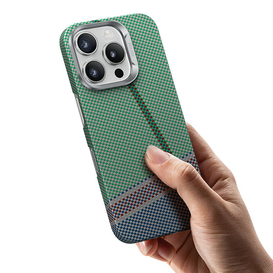 iPhone 16 Pro Kılıf M-safe Şarj Özellikli Karbon Fiber Tasarımlı Benks Passion Green ArmorAir Kevlar Kapak