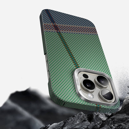 iPhone 16 Pro Kılıf M-safe Şarj Özellikli Karbon Fiber Tasarımlı Benks Passion Green ArmorAir Kevlar Kapak