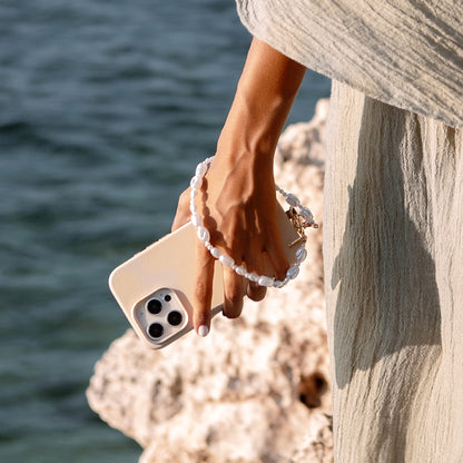 iPhone 16 Pro Kılıf M-safe Şarj Özellikli Soft Arka Yüzey Askı İpli Coehl Muse Kapak