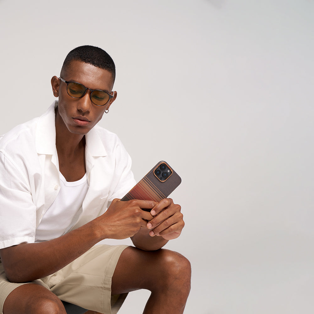 iPhone 16 Pro Max Kılıf M-safe Şarj Özellikli Aramid Fiber Pitaka Military-Grade Sunset-Moonrise Serisi Sunset Kapak