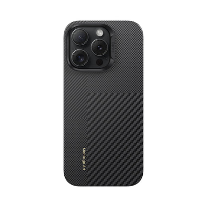 iPhone 16 Pro Max Kılıf Magsafe Şarj Özellikli Karbon Fiber Benks Yeni Seri Montage ArmorAir Kevlar Kapak