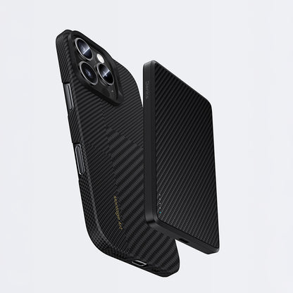 iPhone 16 Pro Max Kılıf Magsafe Şarj Özellikli Karbon Fiber Benks Yeni Seri Montage ArmorAir Kevlar Kapak