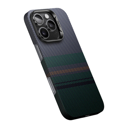 iPhone 16 Pro Max Kılıf M-safe Şarj Özellikli Karbon Fiber Tasarımlı Benks Aurora ArmorAir Kevlar Kapak