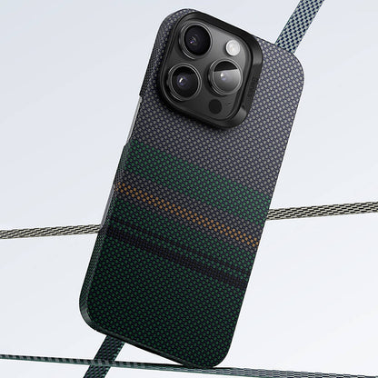 iPhone 16 Pro Max Kılıf M-safe Şarj Özellikli Karbon Fiber Tasarımlı Benks Aurora ArmorAir Kevlar Kapak