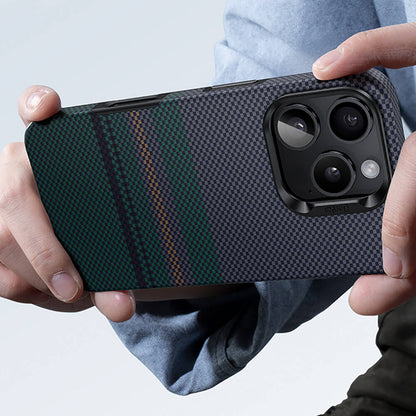 iPhone 16 Pro Max Kılıf M-safe Şarj Özellikli Karbon Fiber Tasarımlı Benks Aurora ArmorPro Kevlar Kapak