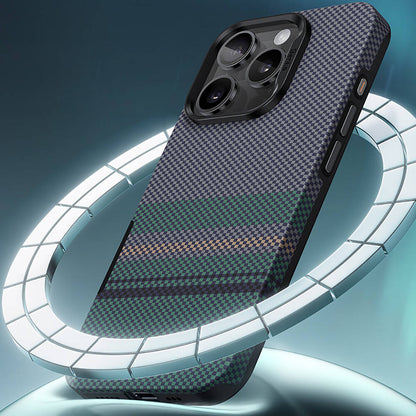iPhone 16 Pro Max Kılıf M-safe Şarj Özellikli Karbon Fiber Tasarımlı Benks Aurora ArmorPro Kevlar Kapak