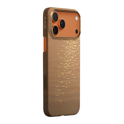 iPhone 17 Pro Kılıf M-safe Şarj Özellikli Aramid Fiber Pitaka Glints of Gold Ultra Slim Serisi Kapak