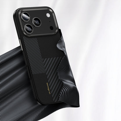 iPhone 17 Pro Kılıf M-safe Şarj Özellikli Karbon Fiber Benks Montage Hybrid ArmorPro Kevlar Kapak