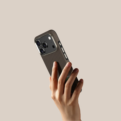 iPhone 17 Pro Kılıf M-safe Şarj Özellikli Karbon Fiber Tasarımlı Benks Prestige ArmorPro Kevlar Kapak
