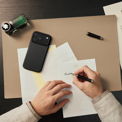 iPhone 17 Pro Max Kılıf M-safe Şarj Özellikli 1500D Aramid Fiber Pitaka Military-Grade Classic Serisi Black-Grey Twill Kapak