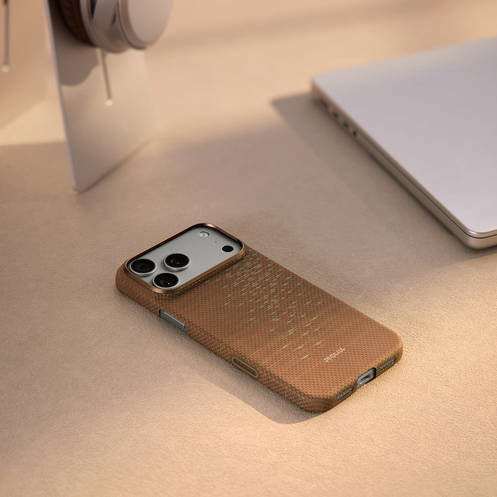 iPhone 17 Pro Max Kılıf M-safe Şarj Özellikli Aramid Fiber Pitaka Glints of Gold Ultra Slim Serisi Kapak