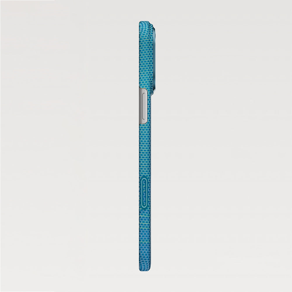 iPhone 17 Pro Max Kılıf M-safe Şarj Özellikli Aramid Fiber Pitaka Glints of Gold Ultra Slim Serisi Kapak