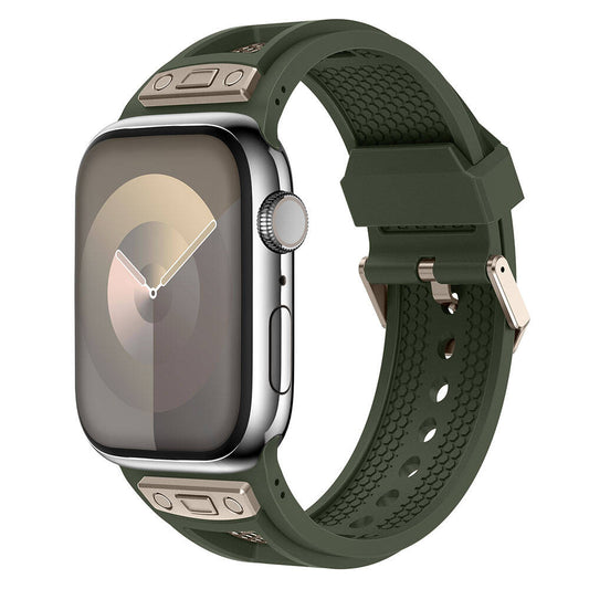 Apple Watch 44mm Zore KRD-117 Hava Alabilen Delikli Metal Süslemeli Desenli Silikon Kordon