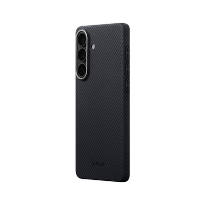 Galaxy S26 Plus Kılıf M-safe Şarj Özellikli 600D Aramid Fiber Pitaka Edge Serisi Black-Grey Twill Kapak