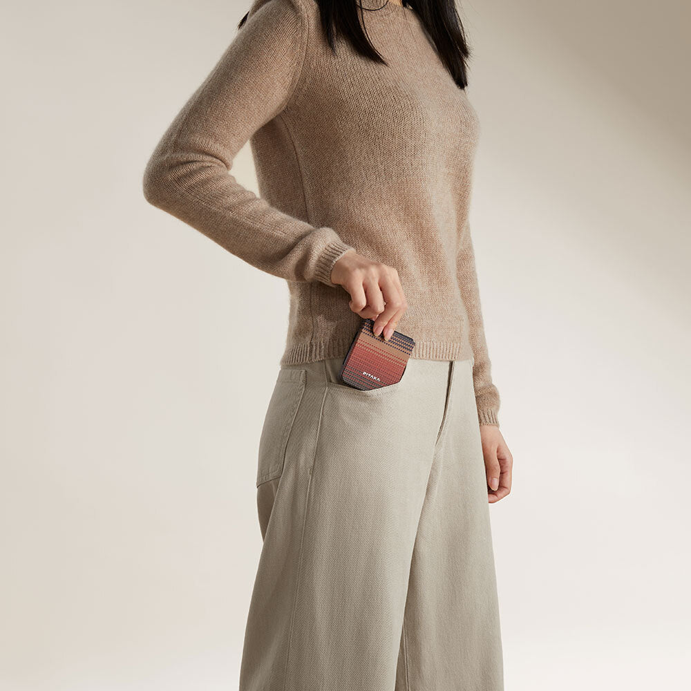 Galaxy Z Flip 6 Kılıf M-safe Şarj Özellikli Aramid Fiber Pitaka Tactile Woven Sunset-Moonrise Serisi Sunset Kapak