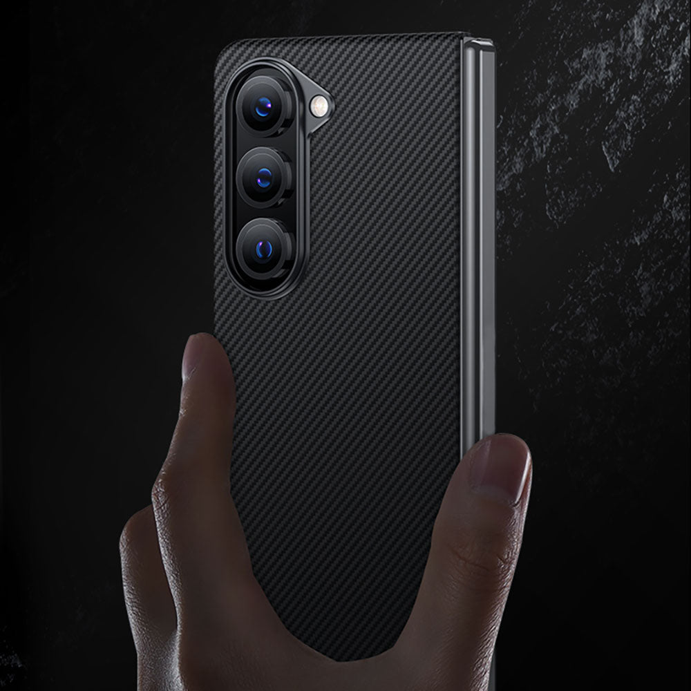 Galaxy Z Fold 5 Kılıf M-safe Özellikli Karbon Fiber Benks Essential 600D Kevlar Kapak