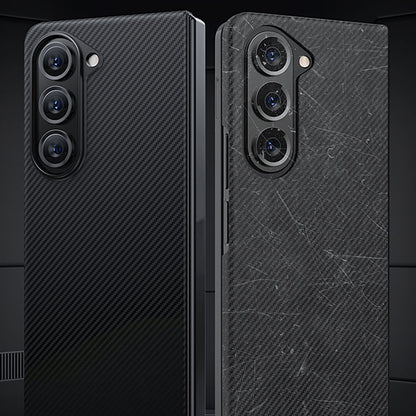 Galaxy Z Fold 5 Kılıf M-safe Özellikli Karbon Fiber Benks Essential 600D Kevlar Kapak